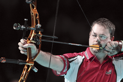 Some shooters, including top shot Sergio Pagni of Italy, do have strong string-to-nose contact as part of their style 
